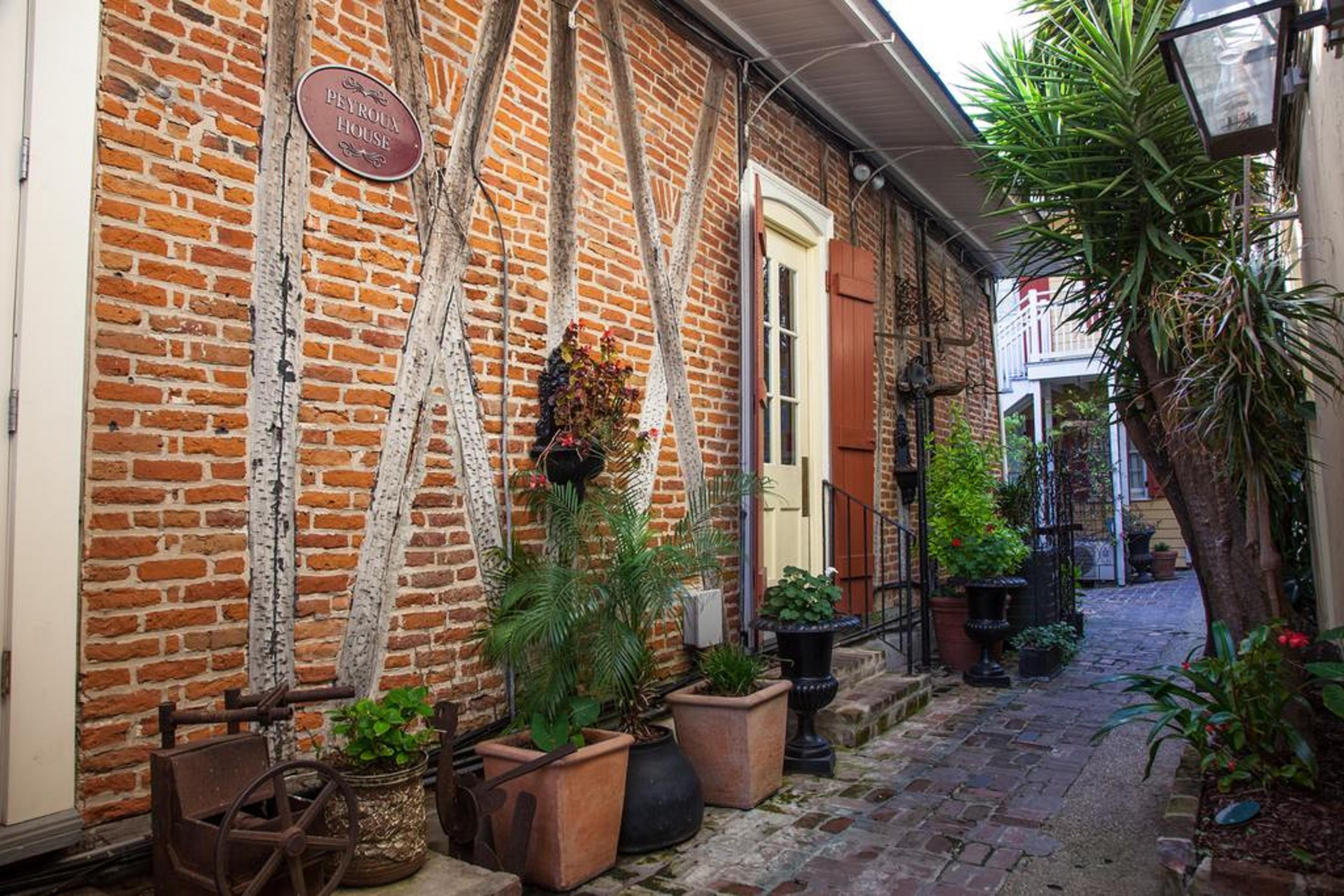 Hotel St. Pierre French Quarter Новий Орлеан Екстер'єр фото